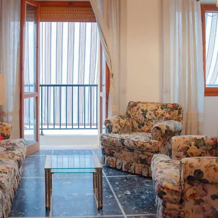 Guesthost - Comfy Near The Sea *