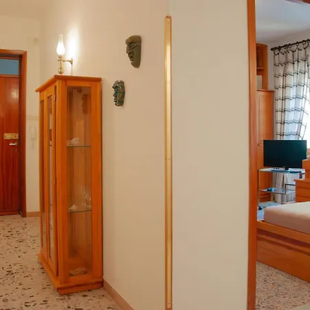 Apartment Guesthost - Comfy Near The Sea